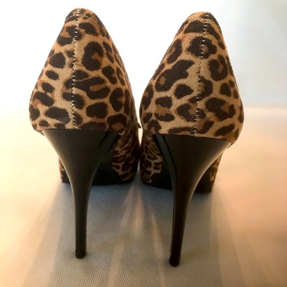 Carlos by Carlos Santana Cupcake Leopard Stiletto Heels - Picture 4 of 10